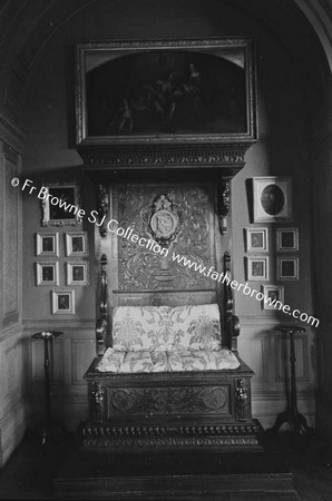 GLASLOUGH HOUSE  CARDINALS THRONE IN DRAWING ROOM